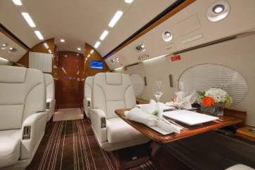 Gulfstream GIV-SP interior  with comfortable seating and table 