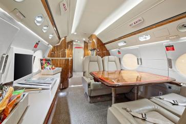 This G550 features three-zone cabin with dining table set-up next to full galley
