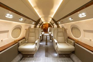 Gulfstream G550 charter jet cabin